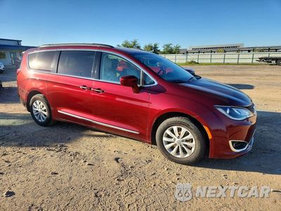 Czwarte zdjęcie samochodu z boku: 2017 CHRYSLER PACIFICA TOURING L VIN:2C4RC1BG3HR677737 - miniatura