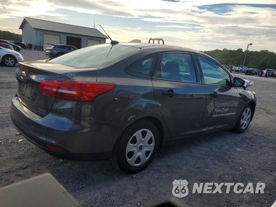 Trzecie zdjęcie samochodu z tyłu: 2015 FORD FOCUS S VIN:1FADP3E29FL310668 - miniatura