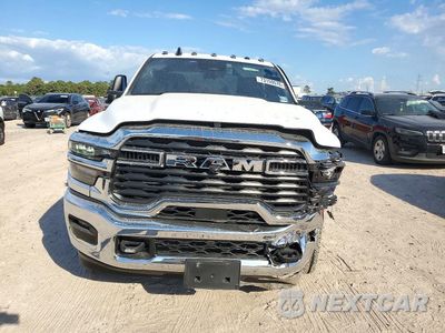 Piąte zdjęcie samochodu w środku: 2026 RAM 2500 TRADESMAN VIN:3C6UR5HJ9TG287878 - miniatura