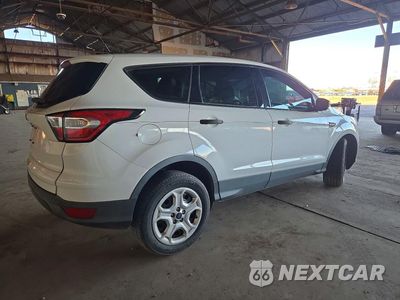 Trzecie zdjęcie samochodu z tyłu: 2017 FORD ESCAPE S VIN:1FMCU0F77HUF08715 - miniatura
