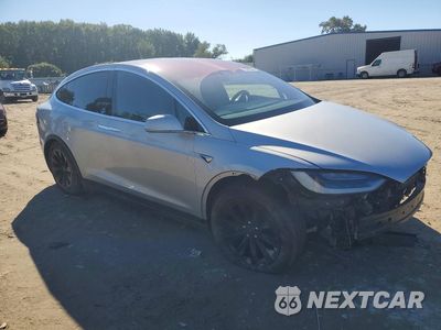 Czwarte zdjęcie samochodu z boku: 2018 TESLA MODEL X VIN:5YJXCDE23JF112396 - miniatura