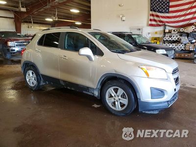 Czwarte zdjęcie samochodu z boku: 2016 CHEVROLET TRAX 1LT VIN:3GNCJLSBXGL138613 - miniatura