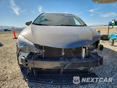 Piąte zdjęcie samochodu w środku: 2018 TOYOTA COROLLA LE VIN:5YFBURHE2JP834361 - miniatura