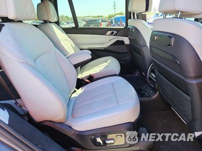 Zdjęcie 11 z 13 samochodu: 2023 BMW X7 XDRIVE40I VIN:5UX23EM0XP9R58753 - miniatura