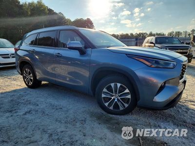 Czwarte zdjęcie samochodu z boku: 2022 TOYOTA HIGHLANDER XLE VIN:5TDGZRAH2NS114681 - miniatura