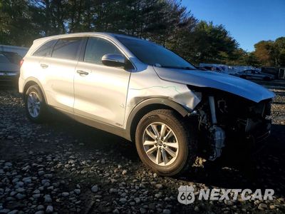 Czwarte zdjęcie samochodu z boku: 2019 KIA SORENTO LX V6 VIN:5XYPGDA50KG441796 - miniatura