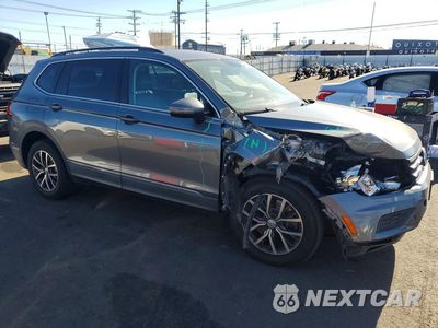 Czwarte zdjęcie samochodu z boku: 2018 VOLKSWAGEN TIGUAN SE VIN:3VV3B7AX6JM192472 - miniatura