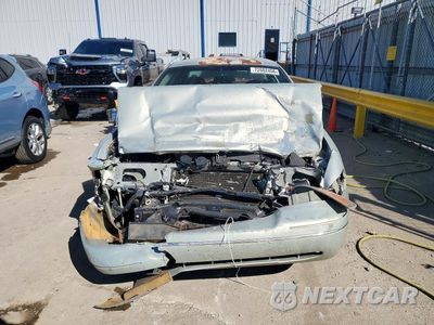 Piąte zdjęcie samochodu w środku: 2004 FORD CROWN VICTORIA POLICE INTERCEPTOR VIN:2FAHP71W84X114755 - miniatura