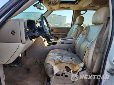 Zdjęcie 7 z 13 samochodu: 2004 CHEVROLET SUBURBAN C1500 VIN:1GNEC16Z64J257986 - miniatura