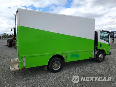 Trzecie zdjęcie samochodu z tyłu: 2010 ISUZU NPR BOX TRUCK VIN:JALC4W160A7002779 - miniatura