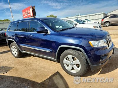 Czwarte zdjęcie samochodu z boku: 2012 JEEP GRAND CHEROKEE LAREDO VIN:1C4RJFAG8CC183556 - miniatura