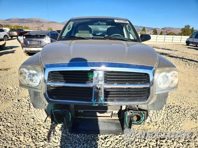 Piąte zdjęcie samochodu w środku: 2005 DODGE DAKOTA QUAD SLT VIN:1D7HE48N45S211764 - miniatura
