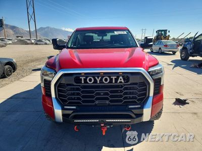 Piąte zdjęcie samochodu w środku: 2024 TOYOTA TUNDRA CREWMAX LIMITED VIN:5TFJA5ECXRX021458 - miniatura