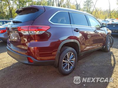 Trzecie zdjęcie samochodu z tyłu: 2019 TOYOTA HIGHLANDER XLE VIN:5TDJZRFH5KS737593 - miniatura