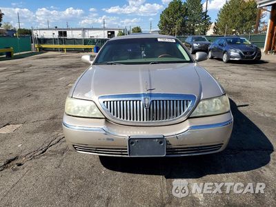 Piąte zdjęcie samochodu w środku: 2003 LINCOLN TOWN CAR SIGNATURE VIN:1LNHM82W63Y672170 - miniatura