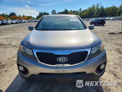 Piąte zdjęcie samochodu w środku: 2011 KIA SORENTO EX VIN:5XYKUCA19BG014837 - miniatura