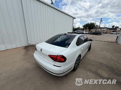 Czwarte zdjęcie samochodu z boku: 2018 VOLKSWAGEN PASSAT GT VIN:1VWJM7A37JC040504 - miniatura