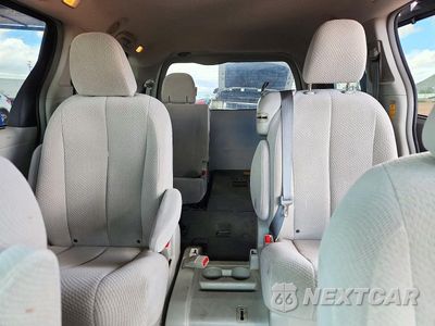 Zdjęcie 10 z 13 samochodu: 2014 TOYOTA SIENNA LE VIN:5TDKK3DC3ES438881 - miniatura