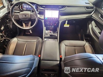 Zdjęcie 8 z 14 samochodu: 2025 JEEP GRAND CHEROKEE LIMITED VIN:1C4RJHBG3SC356778 - miniatura