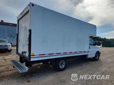 Trzecie zdjęcie samochodu z tyłu: 2018 CHEVROLET EXPRESS BOX TRUCK VIN:1GB0GSFGXJ1345290 - miniatura
