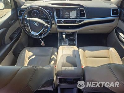 Zdjęcie 8 z 13 samochodu: 2017 TOYOTA HIGHLANDER XLE VIN:5TDKZRFHXHS513829 - miniatura