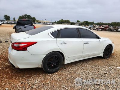 Trzecie zdjęcie samochodu z tyłu: 2017 NISSAN ALTIMA 2.5 S VIN:1N4AL3AP8HC216817 - miniatura