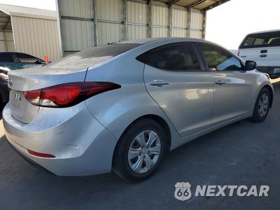 Trzecie zdjęcie samochodu z tyłu: 2016 HYUNDAI ELANTRA SE VIN:5NPDH4AE9GH696169 - miniatura