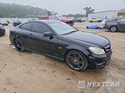 Czwarte zdjęcie samochodu z boku: 2014 MERCEDES-BENZ C 250 VIN:WDDGJ4HB9EG282409 - miniatura