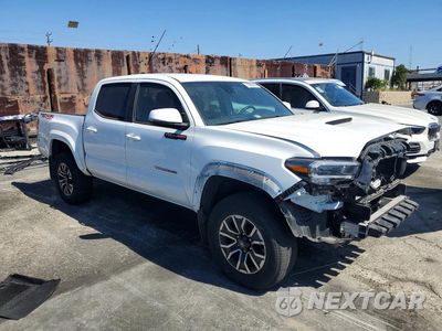 Czwarte zdjęcie samochodu z boku: 2023 TOYOTA TACOMA TRD SPORT VIN:3TMCZ5AN3PM651804 - miniatura