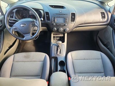 Zdjęcie 8 z 12 samochodu: 2016 KIA FORTE LX VIN:KNAFX4A6XG5519325 - miniatura