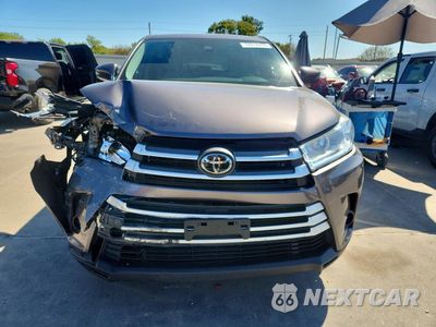 Piąte zdjęcie samochodu w środku: 2019 TOYOTA HIGHLANDER LE VIN:5TDZZRFH0KS303309 - miniatura