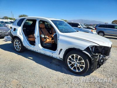 Czwarte zdjęcie samochodu z boku: 2019 BMW X5 XDRIVE40I VIN:5UXCR6C51KLL09618 - miniatura