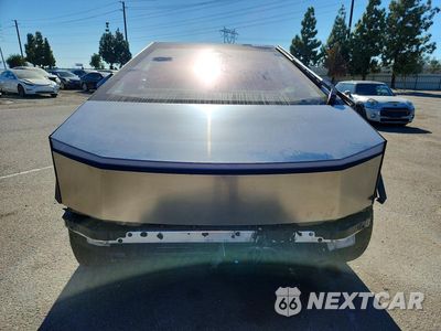 Piąte zdjęcie samochodu w środku: 2025 TESLA CYBERTRUCK VIN:7G2CEHED3SA080272 - miniatura
