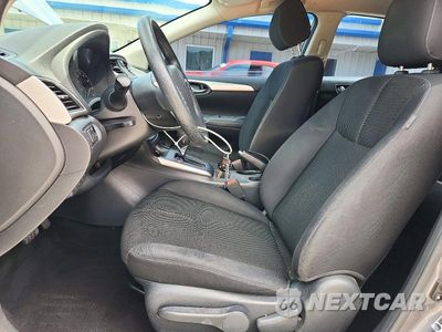 Zdjęcie 7 z 12 samochodu: 2017 NISSAN SENTRA S VIN:3N1AB7AP1HY229973 - miniatura