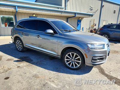 Czwarte zdjęcie samochodu z boku: 2017 AUDI Q7 PREMIUM PLUS VIN:WA1LAAF70HD058211 - miniatura