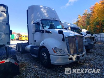 Czwarte zdjęcie samochodu z boku: 2017 KENWORTH T680 SEMI TRUCK VIN:1XKYDP9X8HJ165546 - miniatura