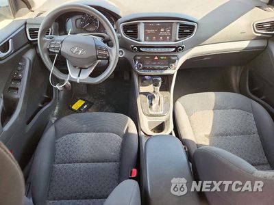 Zdjęcie 8 z 12 samochodu: 2018 HYUNDAI IONIQ BLUE VIN:KMHC65LC2JU075464 - miniatura