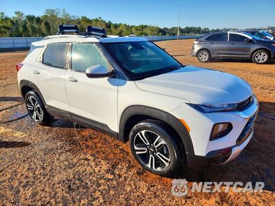 Czwarte zdjęcie samochodu z boku: 2023 CHEVROLET TRAILBLAZER LT VIN:KL79MPSL5PB133019 - miniatura