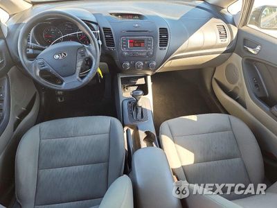 Zdjęcie 8 z 12 samochodu: 2016 KIA FORTE LX VIN:KNAFK4A68G5438080 - miniatura