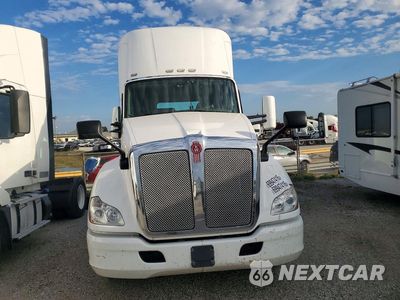 Piąte zdjęcie samochodu w środku: 2015 KENWORTH T680 SEMI TRUCK VIN:1XKYA48X4FJ462416 - miniatura