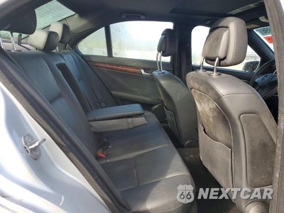 Zdjęcie 10 z 12 samochodu: 2010 MERCEDES-BENZ C 300 VIN:WDDGF5EB1AR123989 - miniatura