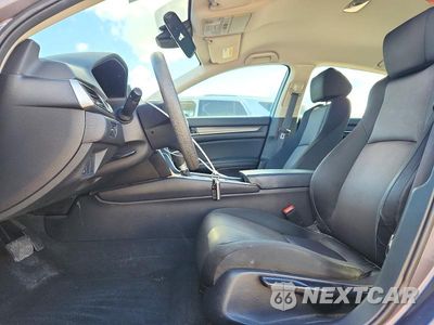 Zdjęcie 7 z 12 samochodu: 2018 HONDA ACCORD LX VIN:1HGCV1F16JA182899 - miniatura