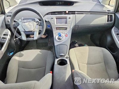Zdjęcie 8 z 12 samochodu: 2015 TOYOTA PRIUS TWO VIN:JTDKN3DU6F1996853 - miniatura