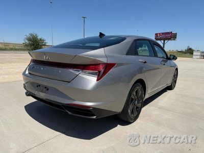 Czwarte zdjęcie samochodu z boku: 2021 HYUNDAI ELANTRA SEL VIN:KMHLM4AG3MU192044 - miniatura