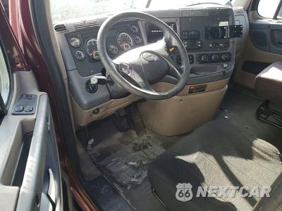 Zdjęcie 8 z 14 samochodu: 2016 FREIGHTLINER CASCADIA 125 SEMI TRUCK VIN:3AKJGLDVXGSGU6078 - miniatura