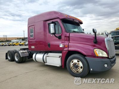 Czwarte zdjęcie samochodu z boku: 2015 FREIGHTLINER CASCADIA SEMI TRUCK VIN:3AKJGLD51FSGB6266 - miniatura