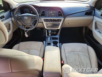 Zdjęcie 8 z 12 samochodu: 2017 HYUNDAI SONATA PLUG-IN HYBRID VIN:KMHE14L28HA065476 - miniatura