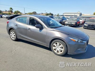 Czwarte zdjęcie samochodu z boku: 2018 MAZDA 3 SPORT VIN:3MZBN1U75JM216588 - miniatura