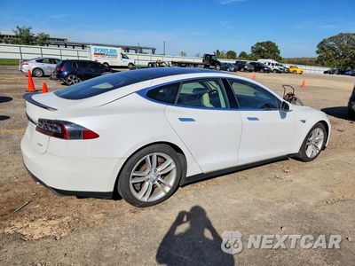 Trzecie zdjęcie samochodu z tyłu: 2013 TESLA MODEL S VIN:5YJSA1DP2DFP10348 - miniatura