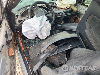 Zdjęcie 8 z 13 samochodu: 2004 CHEVROLET CAVALIER VIN:1G1JC12F747347883 - miniatura